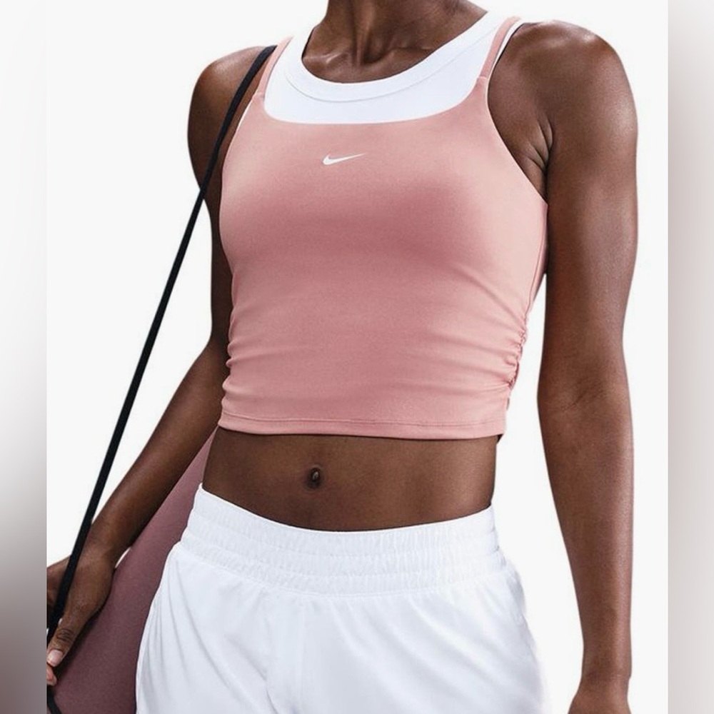 🌸2/$40🌸NIKE One NWT cropped tank built-in Sports Bra/coral/Pink camisole